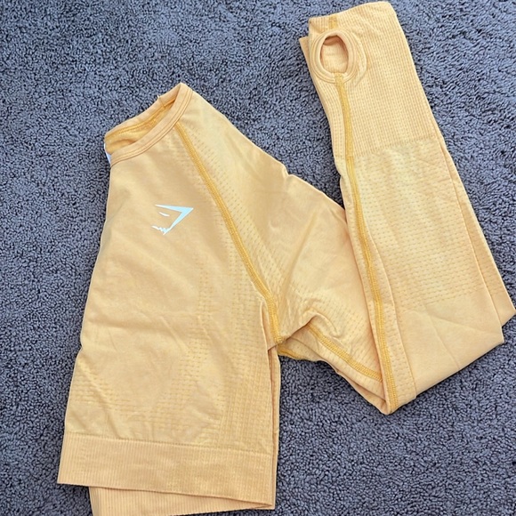 GymShark Crop Top - Picture 2 of 5